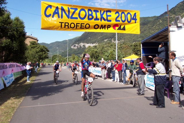 La volata di Simone Colombo